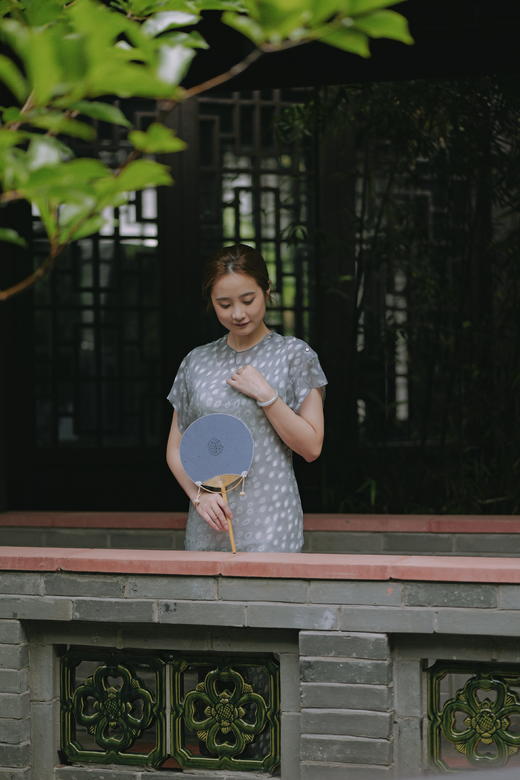 真丝剪花斜裁圆领旗袍MWJ-505 商品图1