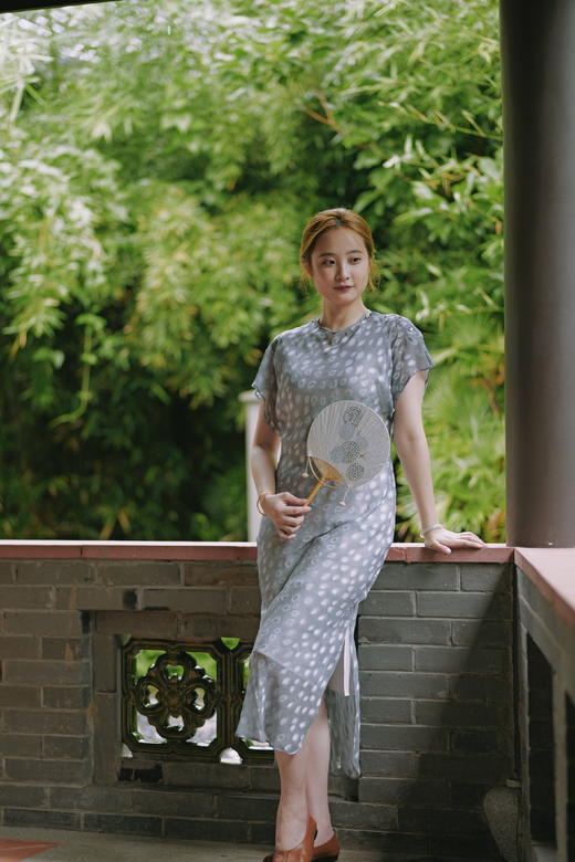 真丝剪花斜裁圆领旗袍MWJ-505 商品图2