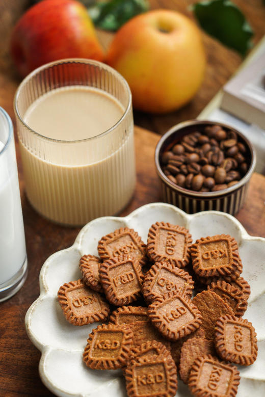 【甜原柿吉小方饼干】26.9/4袋｜可以嚼的生椰拿铁🧉！海盐芝士厚乳！ ☕️生椰拿铁融入椰蓉 淡淡的椰香🥥混合着咖啡的微苦 酥脆掉渣的口感  商品图6