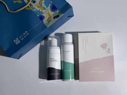 实用而美·套装客制伴手礼  具体咨询猪猪pigmask：礼颂心意 不同需求不同规格：洁肤 补水 修护 紧致 提升 抗皱 防护等多功能定制伴手礼 可根据需求重新组合， 商品图12