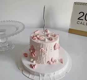 粉色裱花温柔系蛋糕