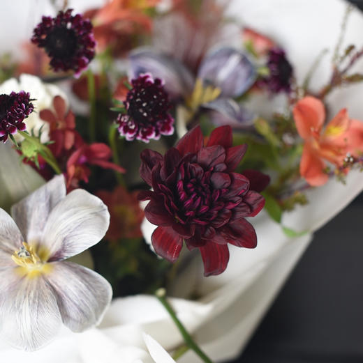 复古红高级感配色花束 商品图5