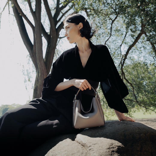 【6971899785641】【玫瑰刘亦菲同款】品牌直发 APEDE MOD 软牛皮奶油方包（长短双肩带） 商品图9