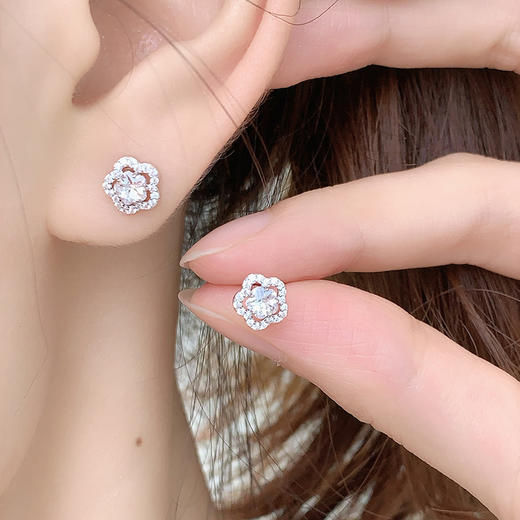 卡蒂罗/KADER 冰晶花语耳钉 925银满镶锆石甜蜜饰爱五瓣花璀璨吸睛设计轻奢耳饰 甜美时尚高级感配饰 礼品周年礼盒 商品图3