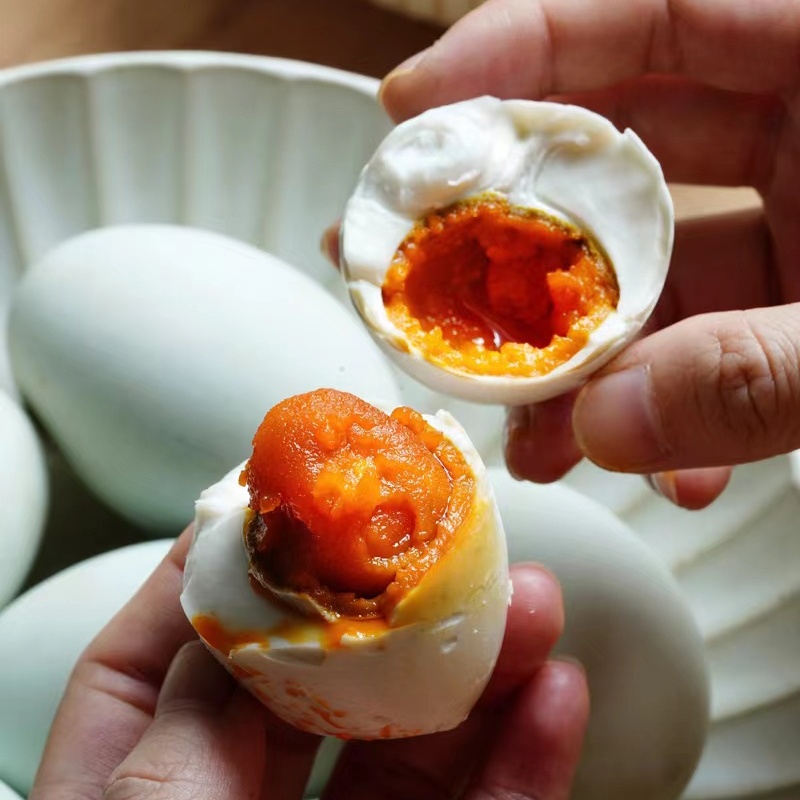 青皮侠咸鸭蛋（熟） 重新定义咸鸭蛋 减少1/2用盐量，不齁咸 配料：鲜鸭蛋、食用盐、饮用水