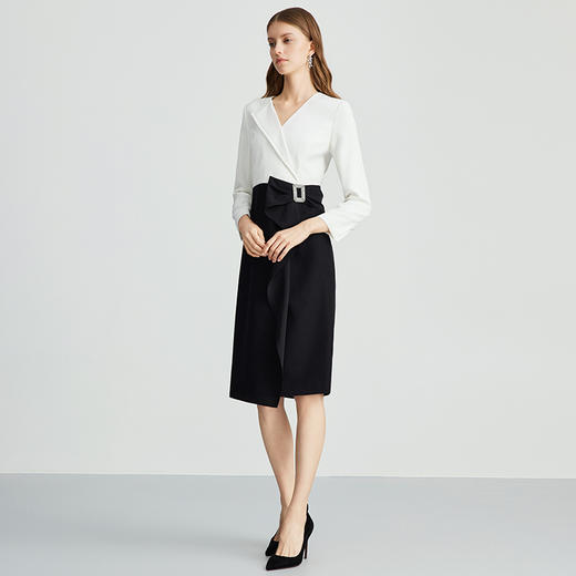 EITIE爱特爱不对称设计通勤撞色收腰包臀V领气质连衣裙秋新款C2407414 商品图1