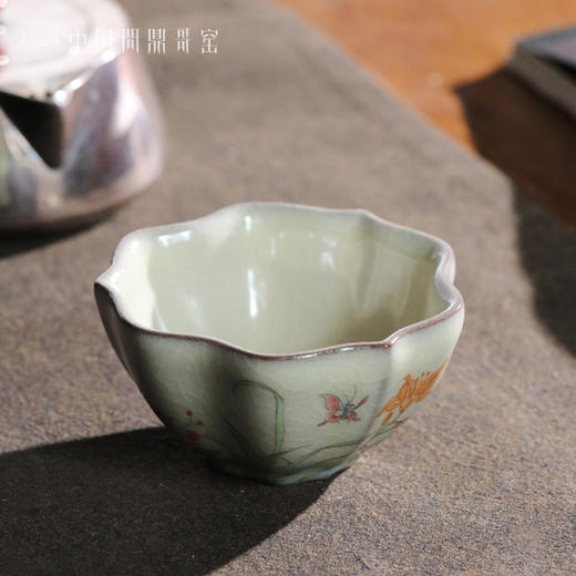 问鼎哥窑牛角款三叶杯（海棠蝴蝶）（缺货） 商品图1