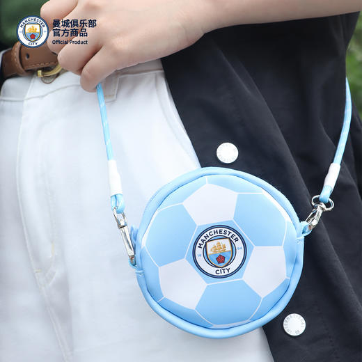 【官方正版】曼城俱乐部｜蓝白足球收纳包随身斜跨包女足球迷零钱包 商品图1