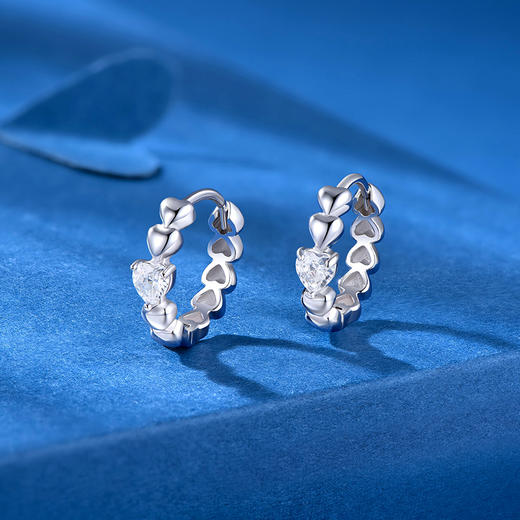 卡蒂罗/KADER 爱心圆环耳环 925银经典几何爱心造型优雅复古设计耳饰 精致立体优雅百搭通勤配饰闪光少女 女生女友 商品图2