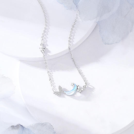 卡蒂罗/KADER 幻梦心月系列 逐月蝴蝶项链 925银月光石闪耀星河轻奢时尚小众原创设计锁骨链 梦幻璀璨精致银链 礼盒 商品图3