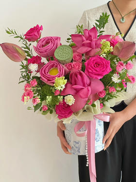 夏有荷欢 · 花桶