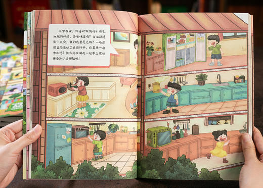 《小小学生的第一套安全绘本》（全6册） 培养安全意识，给孩子全面保护。 商品图6