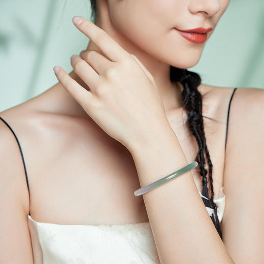 周六福国风玉红叮当镯玉髓手镯女莹润新中式国风送女友礼物 商品图4