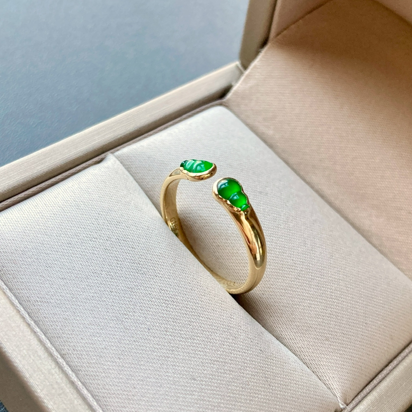 高冰种阳绿翡翠葫芦戒指18k黄金镶嵌
