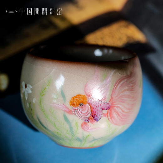 问鼎哥窑牛角款晴雪杯（鱼游春水） 商品图3