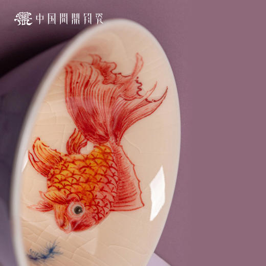 问鼎钧瓷鹅黄青花斗笠杯（玉带金鱼）（缺货） 商品图2