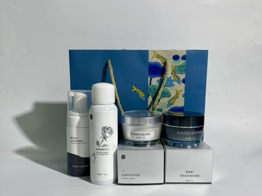 实用而美·套装客制伴手礼  具体咨询猪猪pigmask：礼颂心意 不同需求不同规格：洁肤 补水 修护 紧致 提升 抗皱 防护等多功能定制伴手礼 可根据需求重新组合， 商品图11