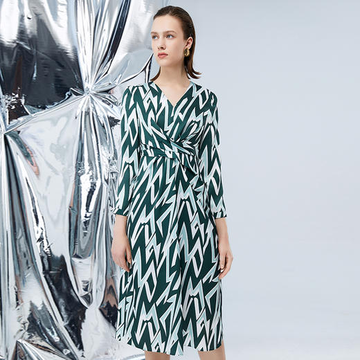 EITIE爱特爱秋季新款洋气显瘦几何印花通勤连衣裙7507223 商品图2