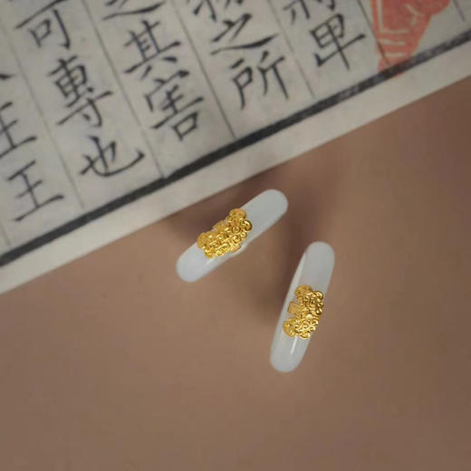 龢盒原创 足金錾刻兽面纹白玉戒指 商品图1