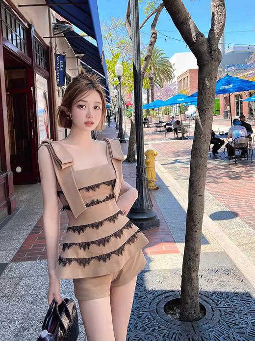 清仓捡漏 LINCHAOZHANG 【太妃糖】 蕾丝边上衣短裤两件套女新款夏季名媛风气质高级感套装 商品图0