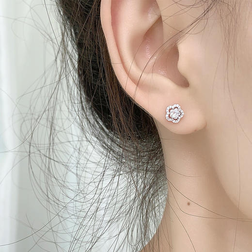 卡蒂罗/KADER 冰晶花语耳钉 925银满镶锆石甜蜜饰爱五瓣花璀璨吸睛设计轻奢耳饰 甜美时尚高级感配饰 礼品周年礼盒 商品图4