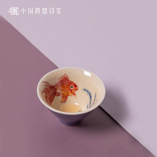 问鼎钧瓷鹅黄青花斗笠杯（玉带金鱼）（缺货） 商品图0