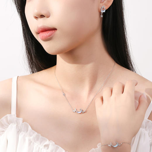 卡蒂罗/KADER 幻梦心月系列 逐月蝴蝶项链 925银月光石闪耀星河轻奢时尚小众原创设计锁骨链 梦幻璀璨精致银链 礼盒 商品图2