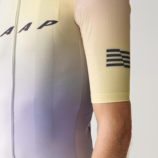 MAAP 男士 Blurred Out Pro Hex Jersey 2.0 Shell 霞韵色 短袖骑行服 商品图4