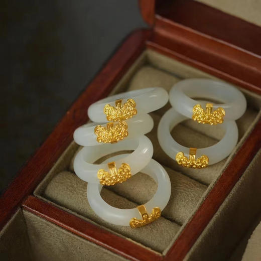 龢盒原创 足金錾刻兽面纹白玉戒指 商品图0