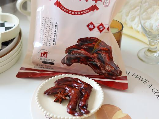 🔥🔥🔥【卤趣老卤鸭掌】来啦!!! 😍😍爱吃卤味零食的宝子们千万不要错过 🧡鸭掌充分吸收卤汁的精华，口感醇厚，富有嚼劲  商品图3