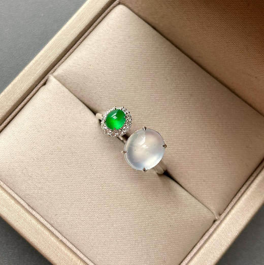 高冰种阳绿蛋面翡翠戒指18k白金钻石镶嵌 商品图3