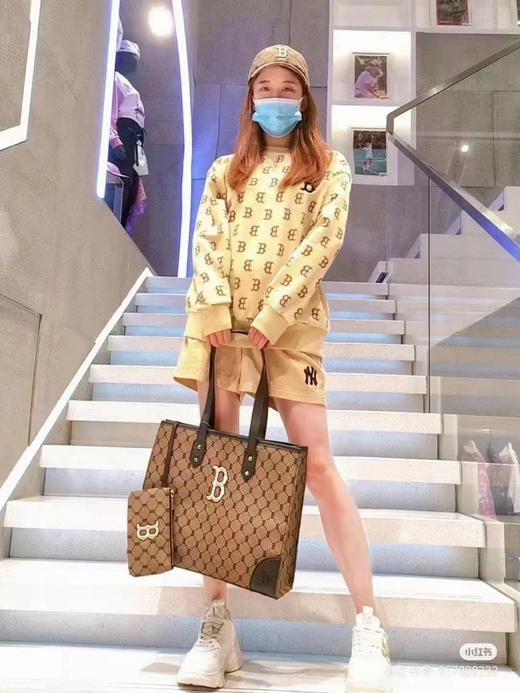 随便对比专柜！！之前买过的入手！！夏季必备！韩国MLB 复古老花满标手提单肩包，  超大号  二合一托特包加零钱包     超大托特包 商品图2