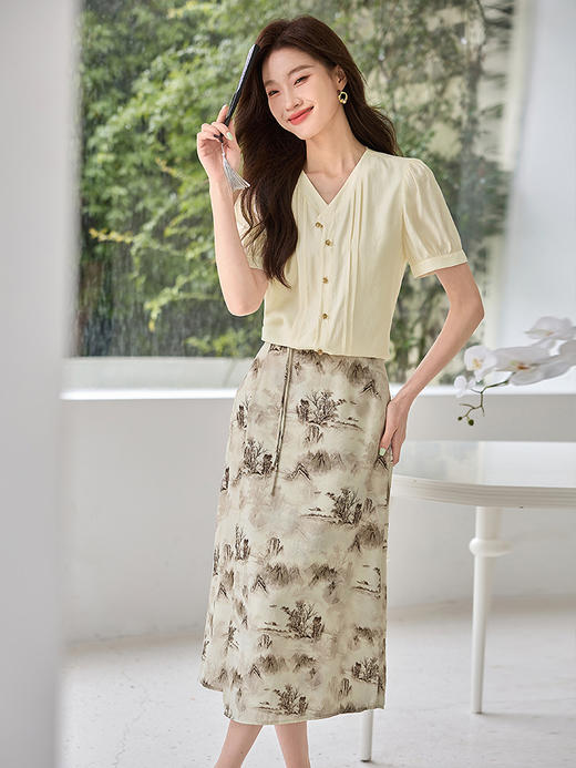 【专属特价】熙世界法式仿醋酸V领衬衫夏2025新款气质减龄短袖衬衣显瘦上衣 商品图0