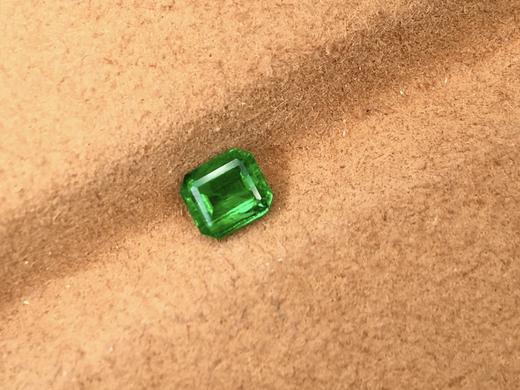 0.64ct 祖母绿裸石 商品图1