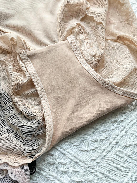 花痴小姐私物推荐——收腰提臀美体裤 ！瘦身 亻乍 弊~  上身服帖紧致无束缚，夏日小心机，兼具颜值与舒适体感~平坦小腹轻松穿出来~收腰提臀打造优美身材曲线~爱美的姐妹必入！ 商品图3