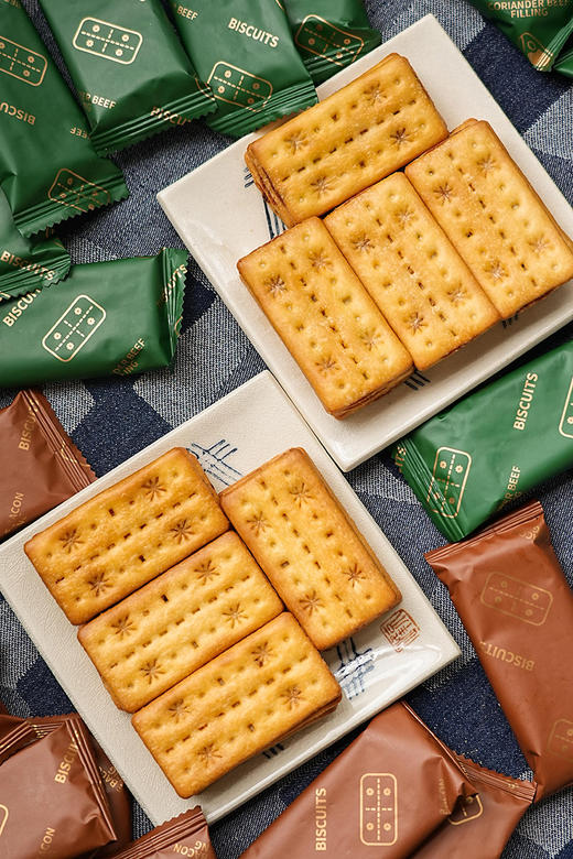 咸味小饼干来袭！【香菜牛肉/芝士培根饼干】蟹黄肉松双层脆同款！双层薄脆 肉松夹心 薄薄一片三重口感 酥脆停不下来 商品图1