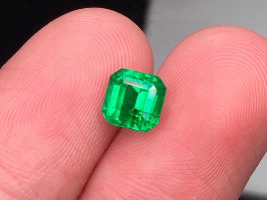 0.97ct 祖母绿裸石 商品图3