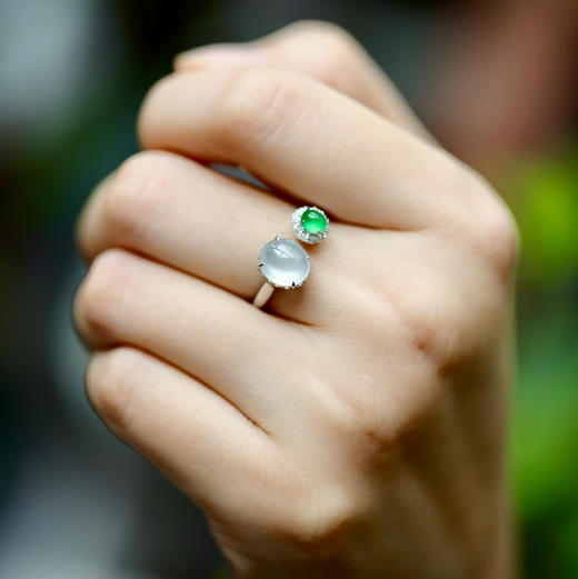 高冰种阳绿蛋面翡翠戒指18k白金钻石镶嵌 商品图7