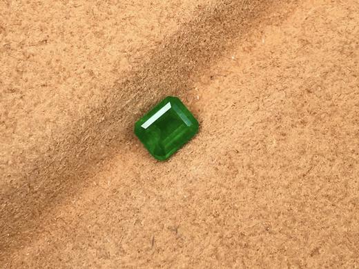 0.57ct 祖母绿裸石 商品图2