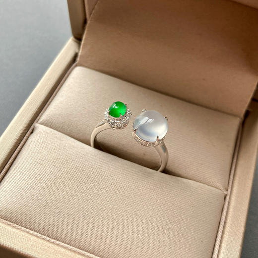 高冰种阳绿蛋面翡翠戒指18k白金钻石镶嵌 商品图4