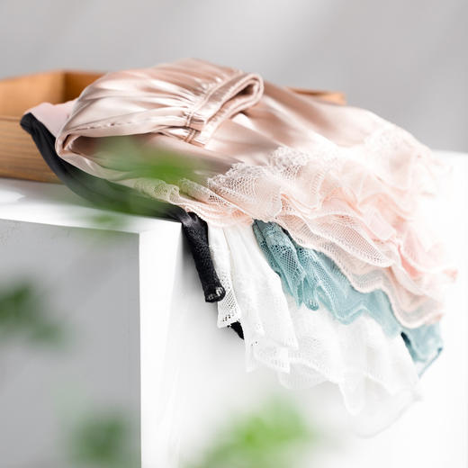 「9.9包邮到手！四色可选」安全裤女防走光夏薄款可外穿蕾丝缎面jk不卷边宽松居家打底裤短裤下装 商品图1