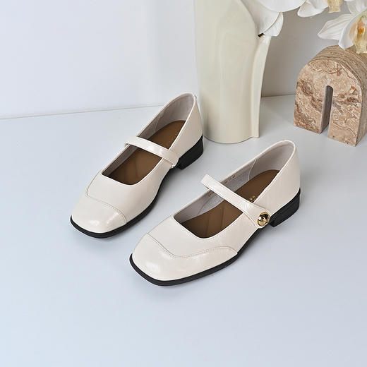 经典鲨2024年秋季新品复古方头简约气质舒适平底通勤单鞋女KW89-D37111 商品图3