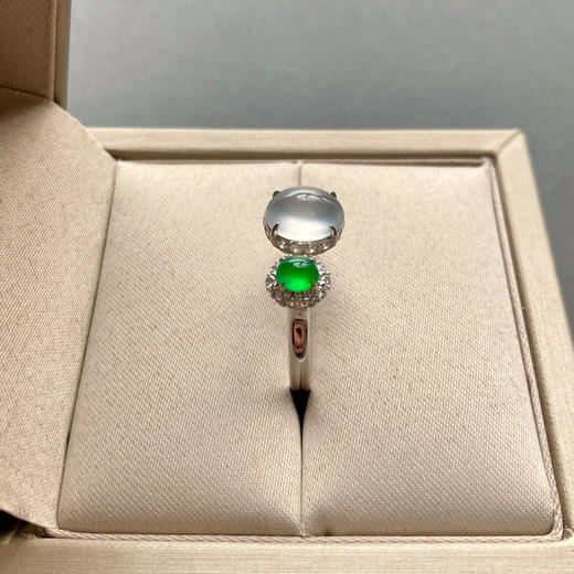 高冰种阳绿蛋面翡翠戒指18k白金钻石镶嵌 商品图2