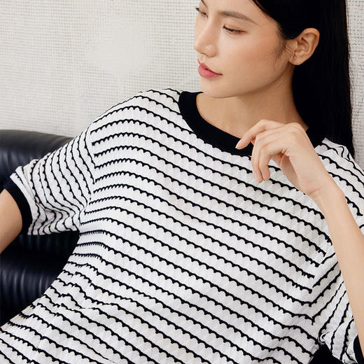 玳莎落肩袖宽松套头针织衫女2024秋季新款波浪纹圆领莱赛尔上衣  EC33104 商品图2