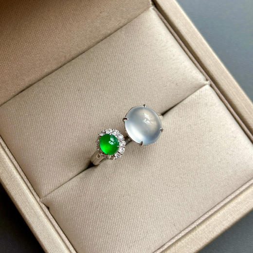 高冰种阳绿蛋面翡翠戒指18k白金钻石镶嵌 商品图0
