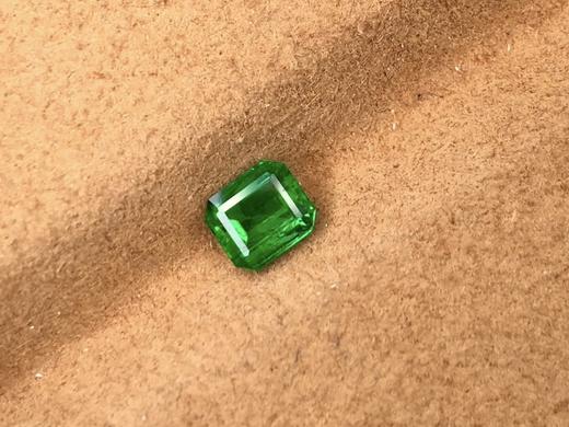 0.64ct 祖母绿裸石 商品图3