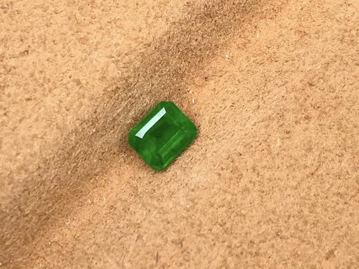 0.57ct 祖母绿裸石 商品图1