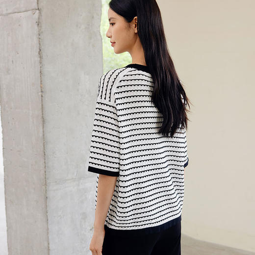 玳莎落肩袖宽松套头针织衫女2024秋季新款波浪纹圆领莱赛尔上衣  EC33104 商品图3