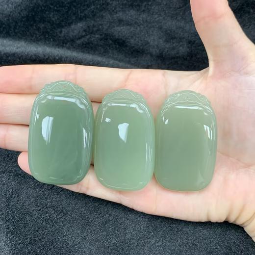 玉美人菲菲HZ*和田玉无事牌吊坠约50*30mm-多样性发一 商品图0