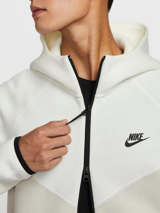 Nike/耐克外套男春新款宽松训练防风连帽针织运动夹克FB7922-104 商品图3